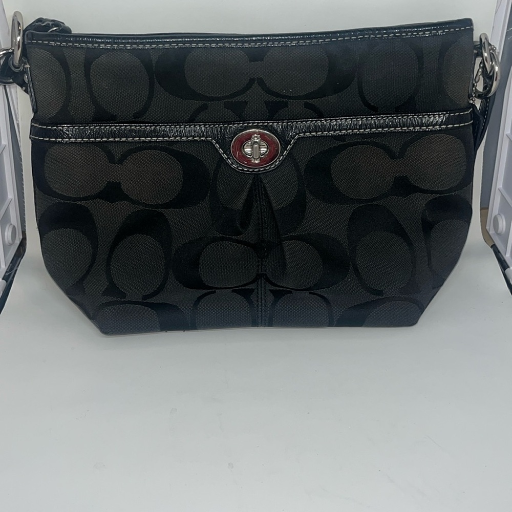 Coach Hobo Purse Has a Kissing lock